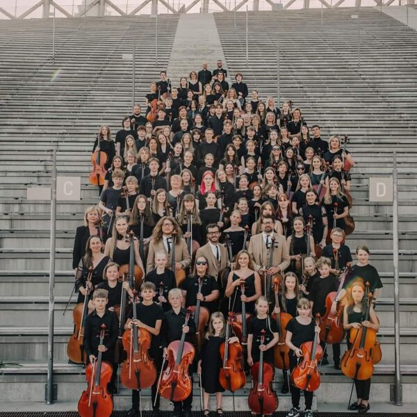 Dalība 100 čellu orķestrī ar grupu Melo-M