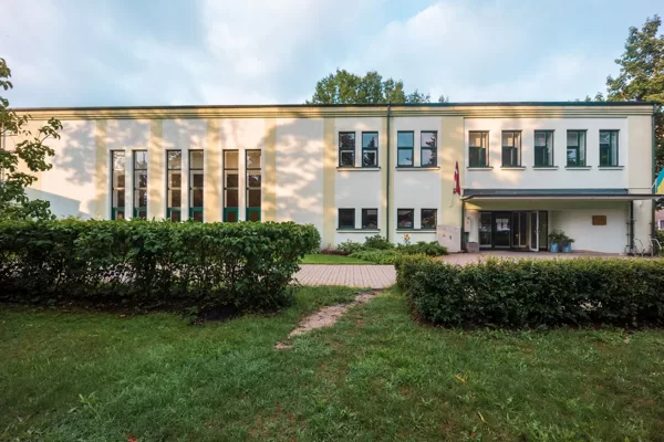 Juglas Mūzikas skolas centrālā ēka