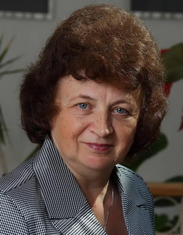 VIJA GRĪNTĀLE /klavierspēles skolotāja/