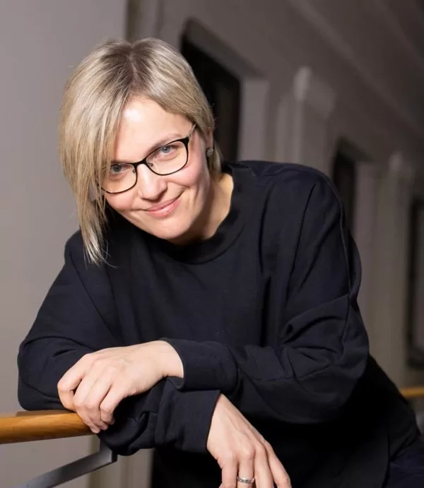 GINTA GARŪTA /kontrabasa spēles skolotāja/