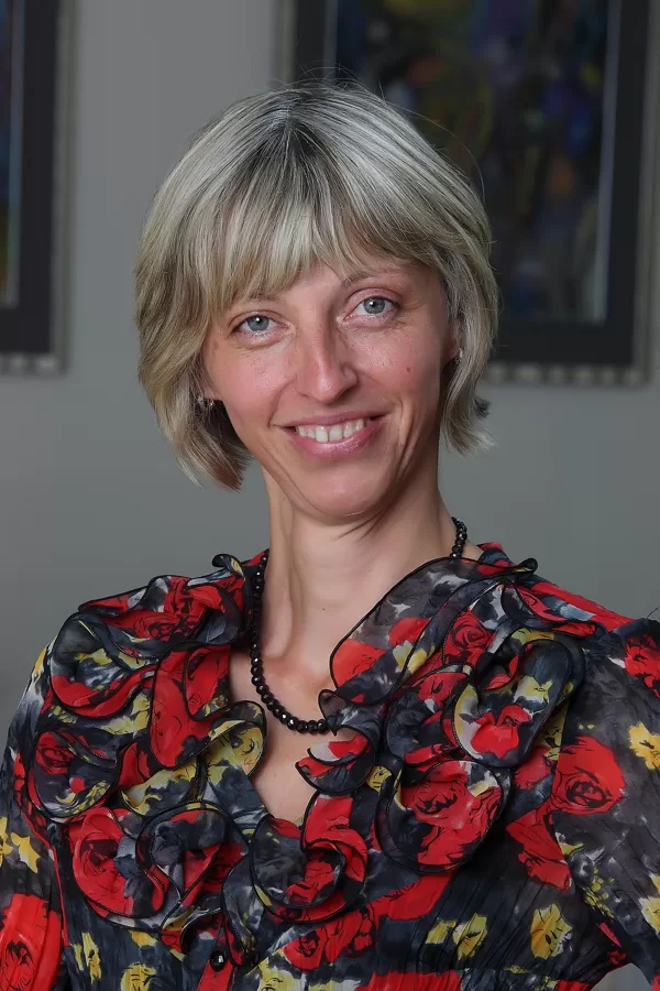 IEVA MELNE /saksofona spēles skolotāja/