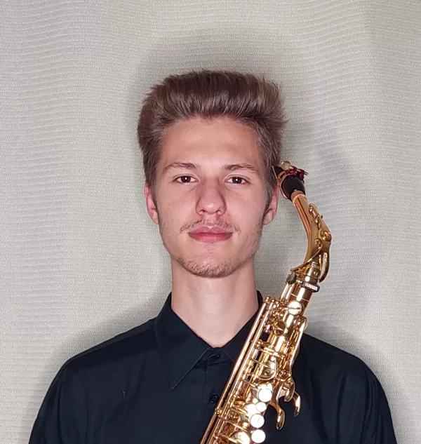 ĢIRTS GRIGORJEVS / saksofona spēles skolotājs